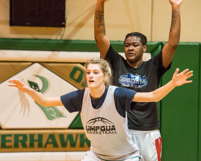 Umpqua Women's Basketball Dominates in Opener